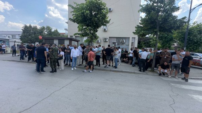 qytetaret-dalin-ne-proteste-per-bekim-meten-pritet-vendimi-i-gjykates-se-lipjanit