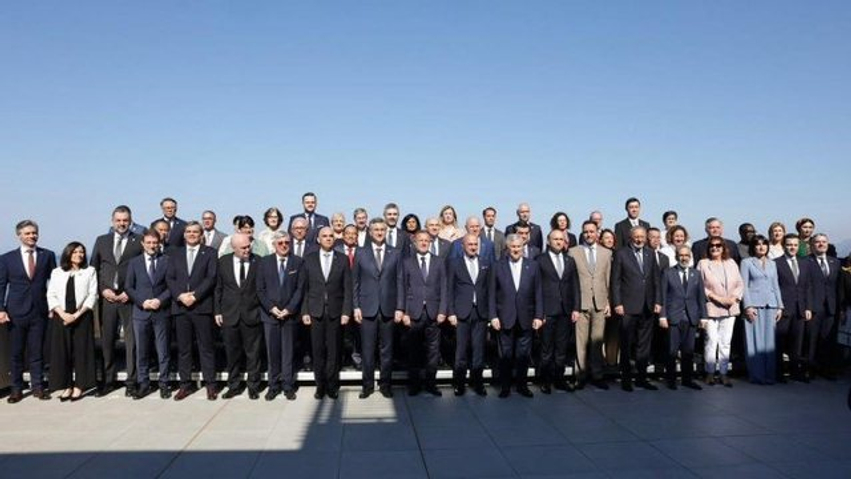 hoxha-ne-forumin-e-dubrovnikut-anetaresimi-ne-be-i-vetmi-drejtim-per-te-ardhmen-e-shqiperise