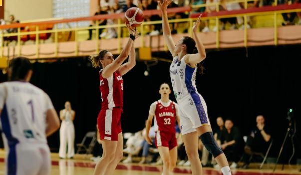 Shqipëria fiton derbin me Kosovën dhe shkon në finale