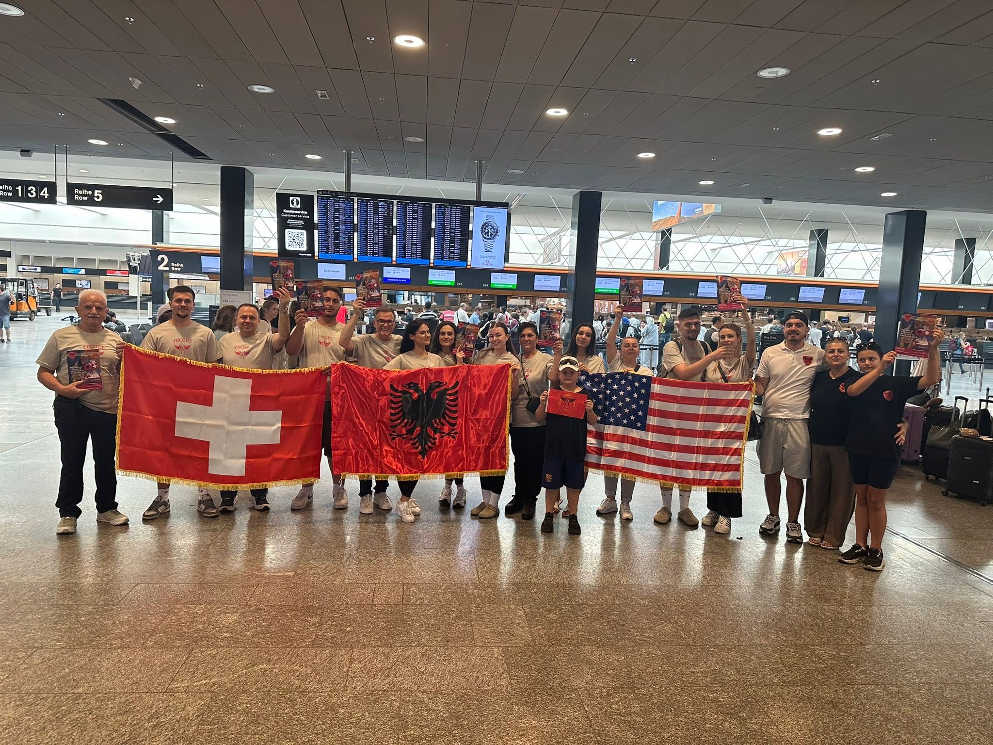 Ansambli “Trojet” niset drejt shba-së për të përfaqësuar shqiptarët e evropës në festivalin “Lahuta” – detroit 2026