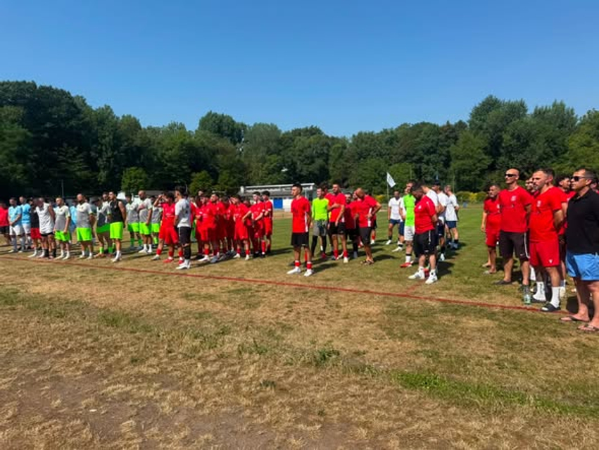 skuadrat-shqiptare-ne-gjermani-nisin-betejen-per-kupen-fituesi-perballe-kampioneve-te-zvicres-dhe-kosoves