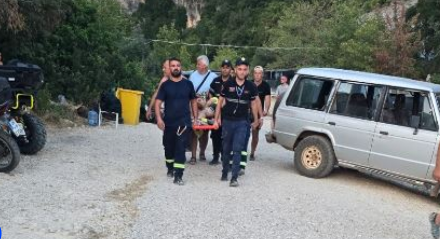 Shpëtohet çifti i bllokuar në Kanionet e Gjipesë/ Njëri prej tyre me këmbë të thyer, transportohet drejt spitalit