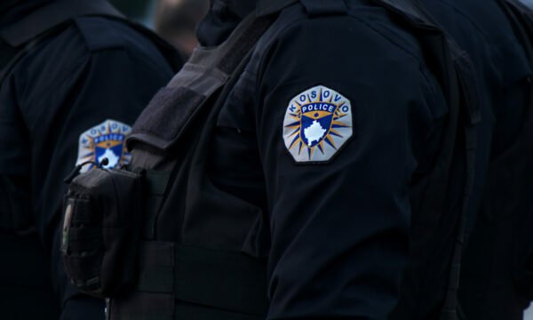 Polica i gjen armë pa leje 62-vjeçarit në Kaçanik pas kontrollit në shtëpinë e tij