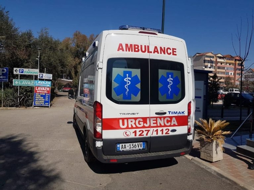 E rëndë në Pogradec  80 vjeçari dhunon brutalisht bashkëshorten  e moshuara niset me urgjencë drejt Tiranës