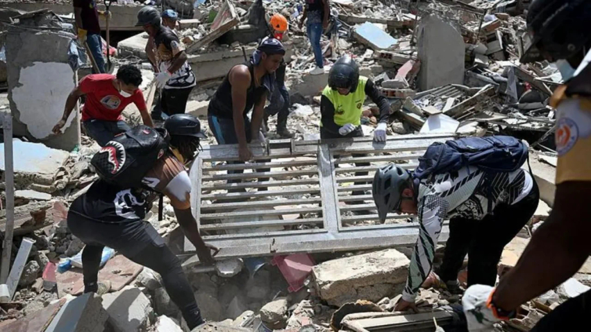 Tërmetet në Venezuelë  të paktën 920 viktima deri më tani  Vijojnë kërkimet për të mbijetuarit  ndërtesat janë shkatërruar totalisht