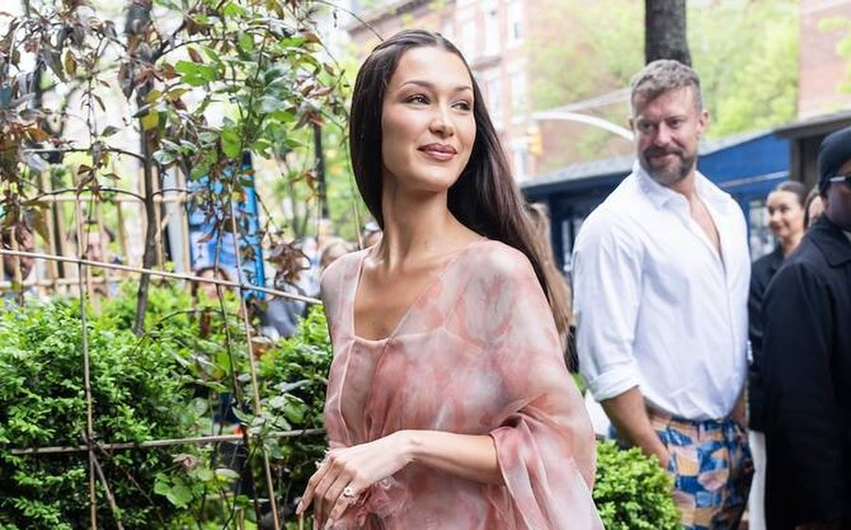 Bella Hadid flet për betejën me sëmundjen