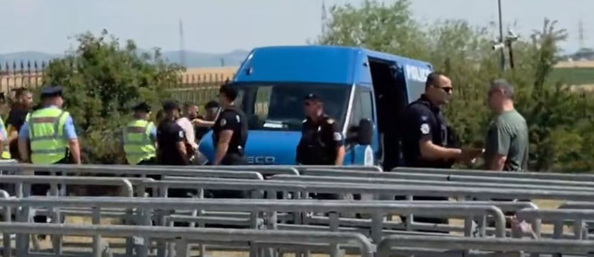 Në përfundim të  Vidovdanit  në Gazimestan ndalohen disa serbë që kënduan këngë nacionaliste