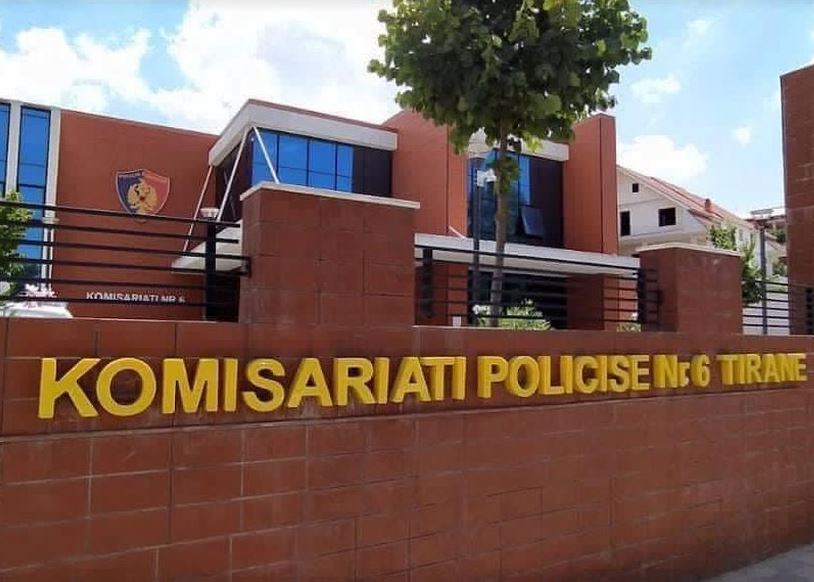 Mbajtën peng dhe dhunuan klienten në dyqan, arrestohen 2 pronarët në Tiranë