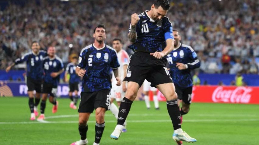 Messi hyn nga banka dhe gjen golin