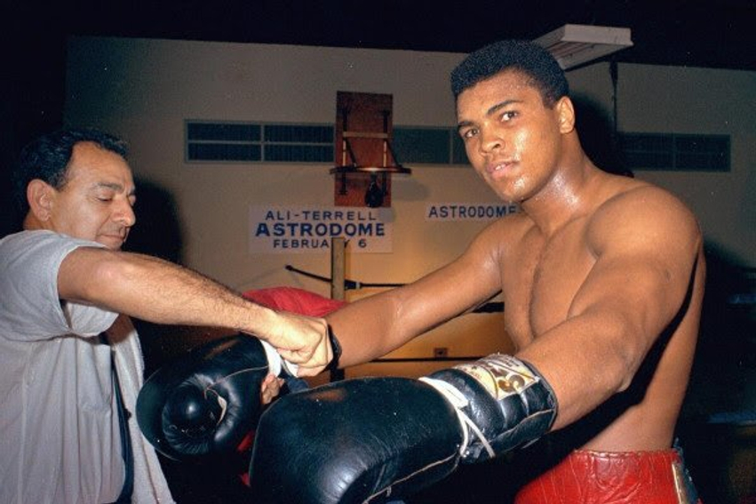 Muhammad Ali refuzoi të kryente shërbimin ushtarak  gjykata vendos në favor të tij
