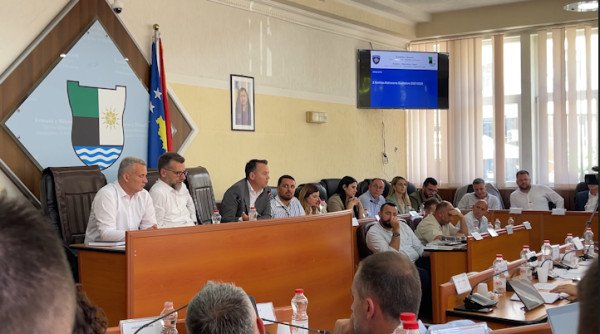 ​Peci dhe Islami shkëmbejnë akuza për buxhetin komunal