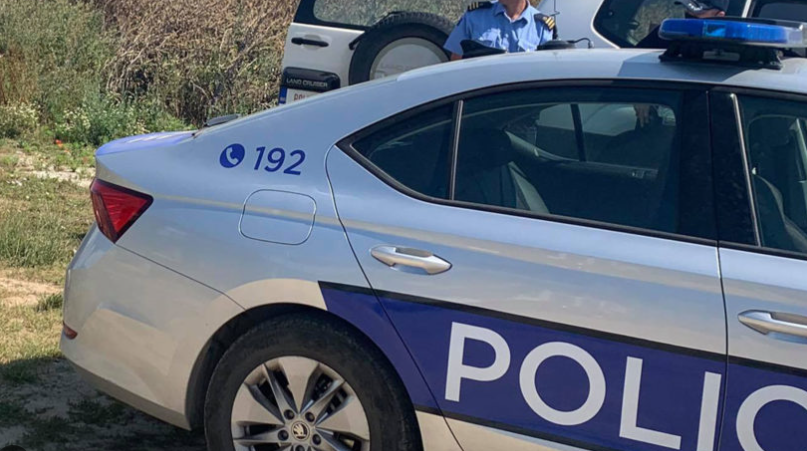 Policia gjen kallash në veturën e një personi në Drenas
