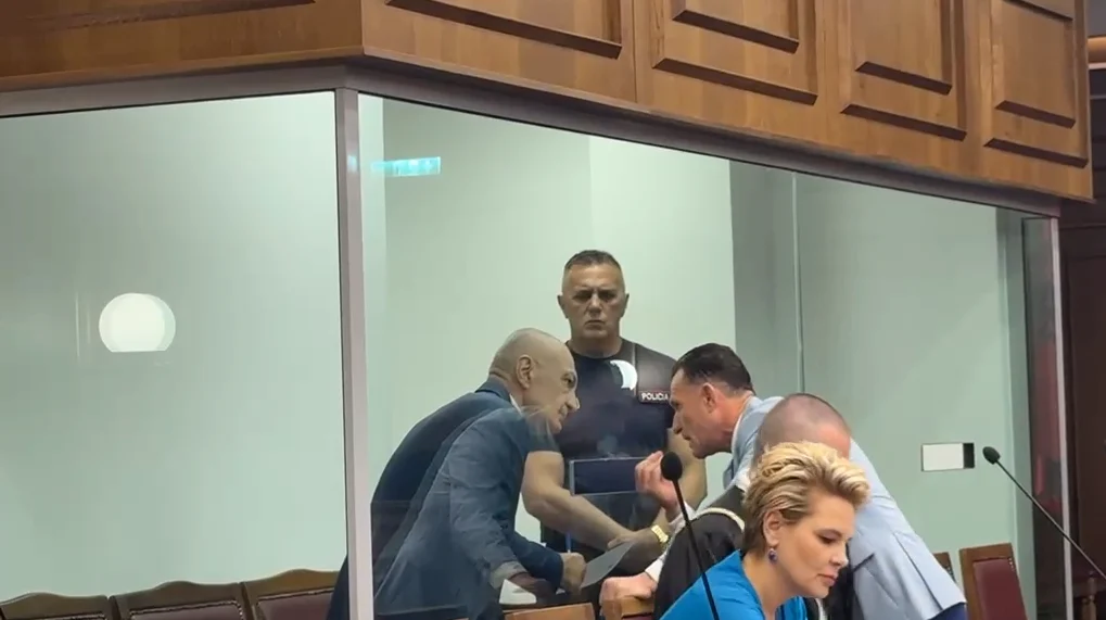 Cakrani flet pas ‘divorcit’ me ish-presidentin: U ndamë ftohtë dhe në heshtje