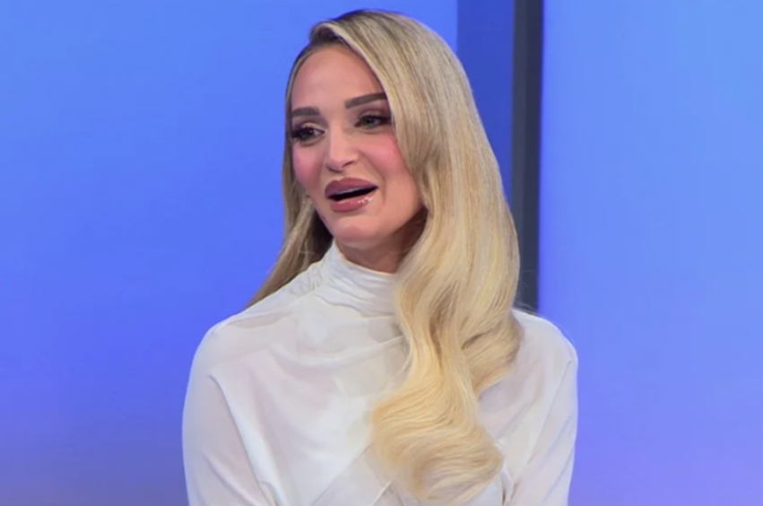 Selin Bollati ndryshon krejt  shfaqet larg imazhit të  BBVA 