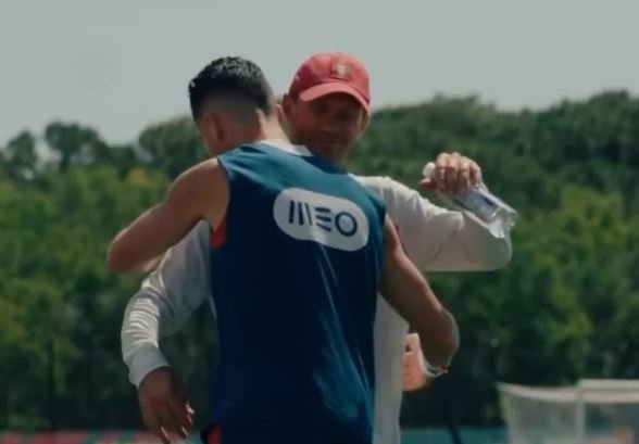 I vdiq babai, legjenda nuk largohet nga kampi i Portugalisë