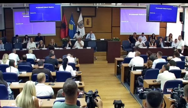 ​Kuvendi i Prishtinës nuk arrin t’i ndaj 100.000 € për “Prishtina Parking”