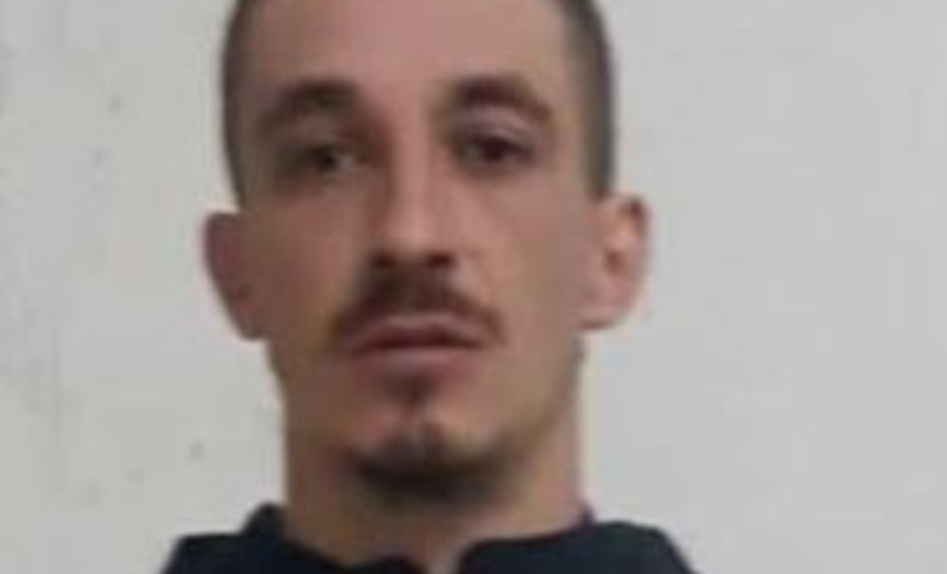 U kap me armë te dera e shtëpisë së Ilir Selmanit  arrestohet Emiljano Nina