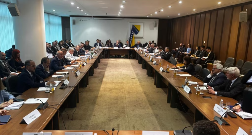 Komuniteti ndërkombëtar mblidhet sërish për zgjedhjen e pasardhësit të Schmidtit
