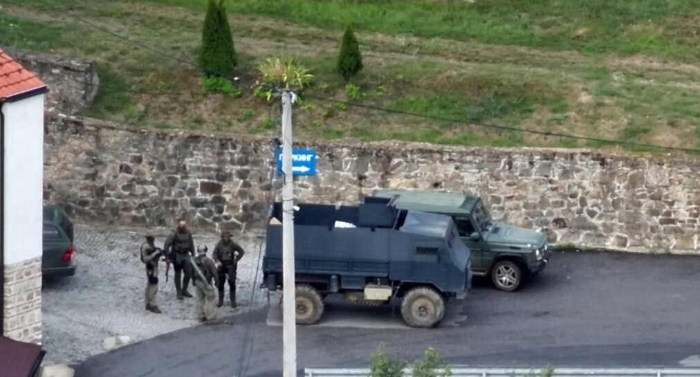Hoxha: Mbrojtja e Radojçiçit nxjerr në pah rolin e Serbisë në Banjskë, alarm për ndërkombëtarët