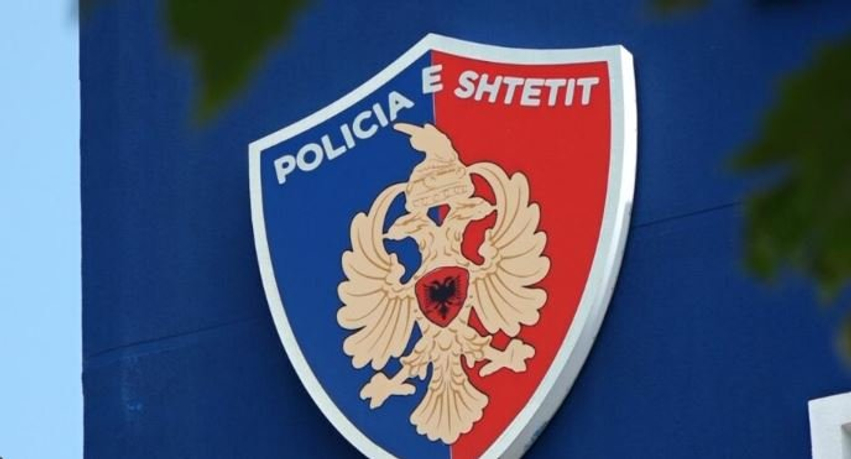 Minibusi u aksidentua dhe përfundoi në kanal  Policia jep detaje  Të lënduarit po marrin ndihmë mjekësore  7 pasagjerë në gjendje të rëndë