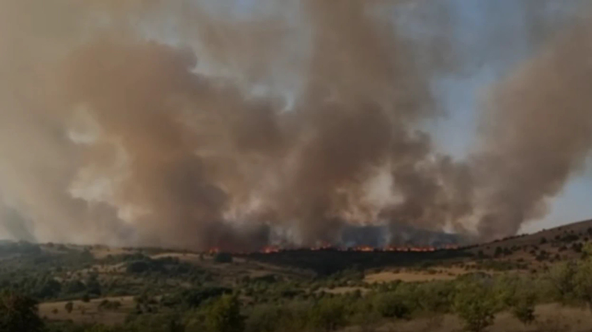Pesë zjarre aktive në territorin e Maqedonisë së Veriut