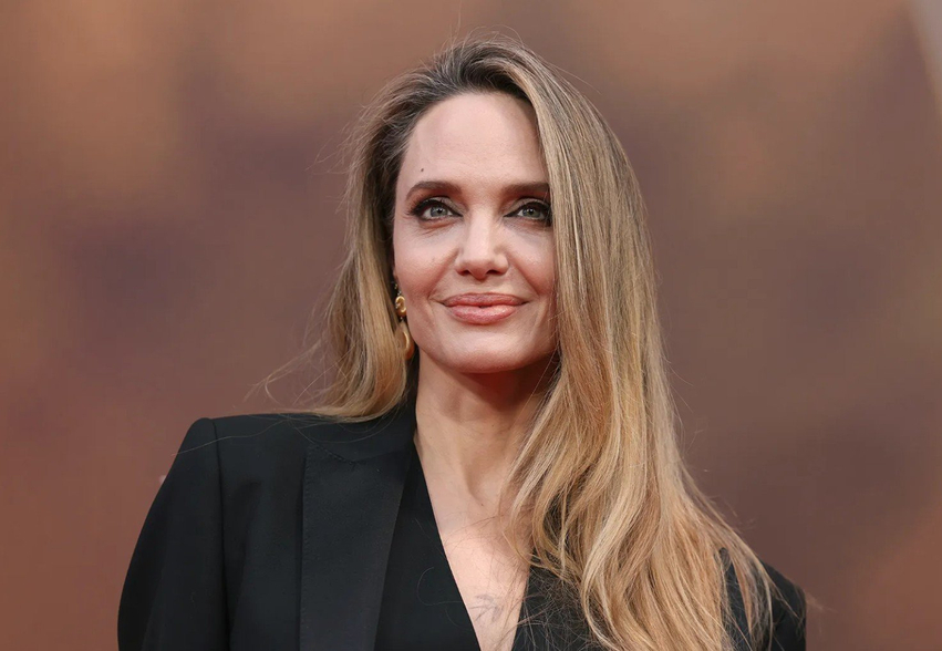 angelina-jolie-pranon-se-nuk-ka-pasur-asnje-lidhje-romantike-qe-nga-divorci-me-brad-pitt