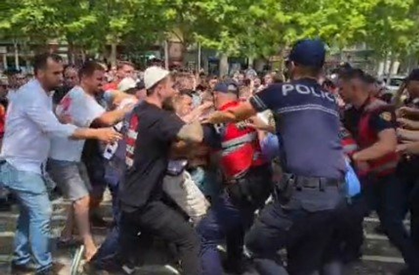 Protesta vijon prej disa orësh para Drejtorisë së Policisë Tiranë  Qytetarët  Do të qëndrojmë deri në lirimin e tyre