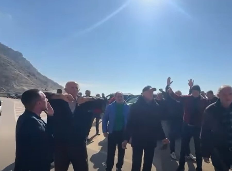 Policia e Shkodrës prangos banorët e Rrjollit, shpall në kërkim 15 të tjerë: Resorti, po ndërtohet me leje