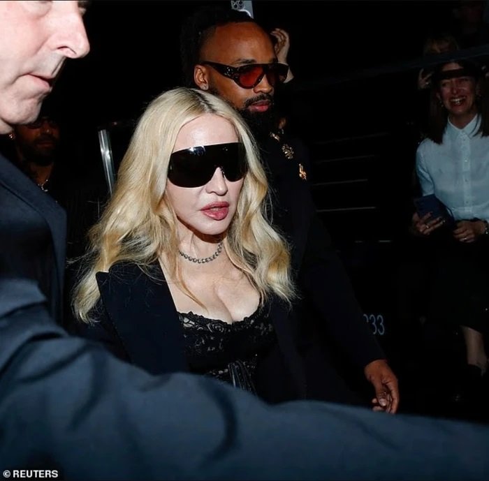 Madonna sfidon moshën - mbresëlënëse në sfilatën Dolce & Gabbana në Milano