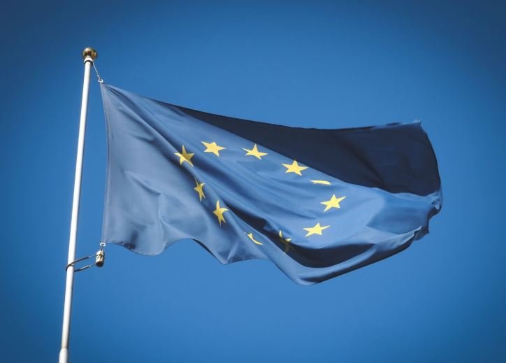 Evropa u bën thirrje qytetarëve të saj që jetojnë në Lindjen e Mesme të regjistrohen në ambasada