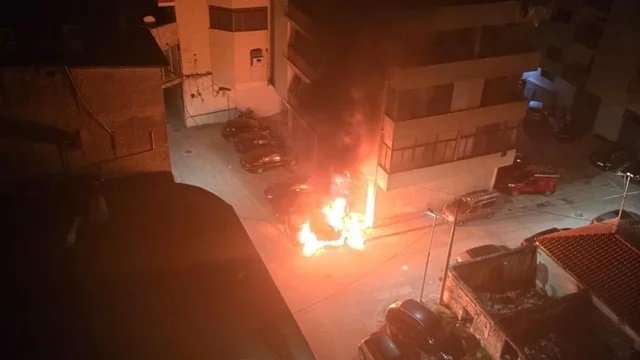 Digjen dy mjete në Vlorë, pësojnë dëme të konsiderueshme materiale