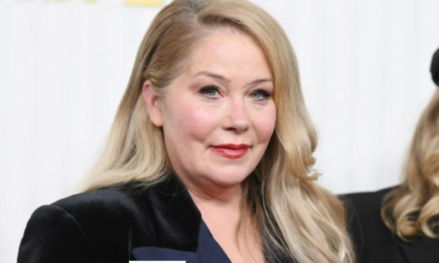 Christina Applegate për betejën me sëmundjen: Vetëm të ecësh nëpër dhomë të duket si të ngjitesh në një mal