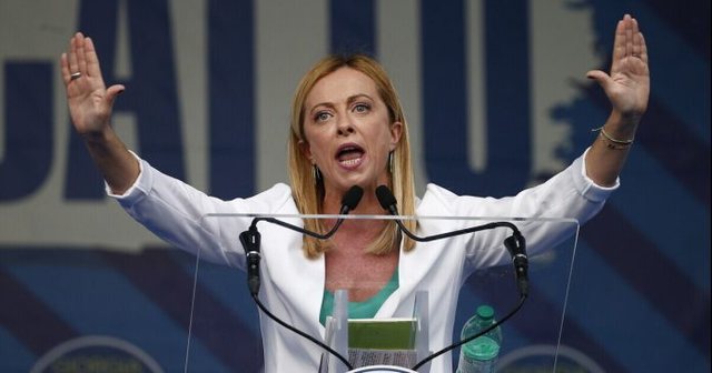 Meloni u drejtohet grave: Jini të lira, mos u dorëzoni nga paragjykimet dhe mos e kufizoni veten për askënd