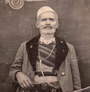 Një histori bese, nderi dhe sakrifice kombëtare