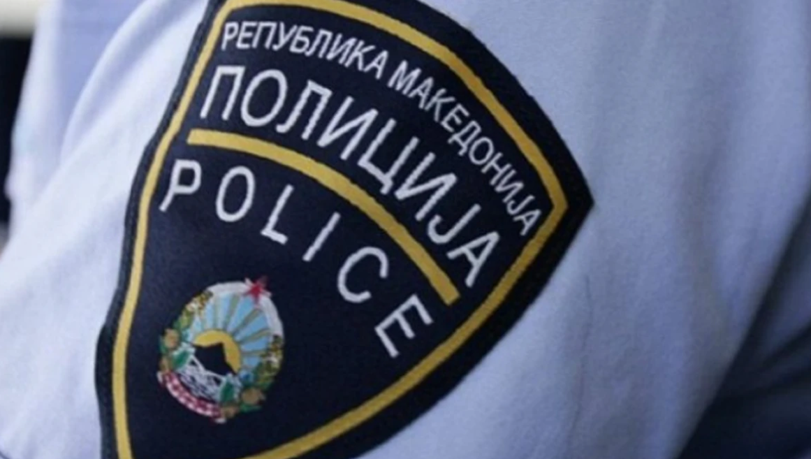 Gjuajti me armë ndaj gruas dhe kërcënoi vajzat e tij, ndalohet një person në Shkup