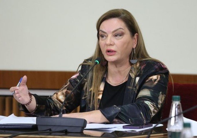 “0900, këtë numër kam për ty”, Albana Vokshi reagon pas deklaratës së Ballës në Kuvend