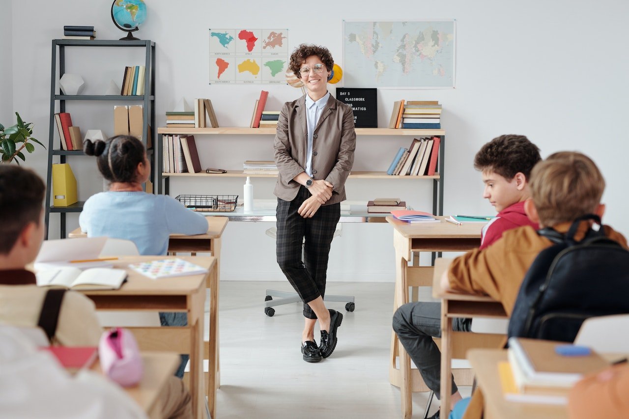 Nëse dikush nuk di të magjepsë, të komunikojë, ai nuk mund të jetë mësues, dhe as profesor