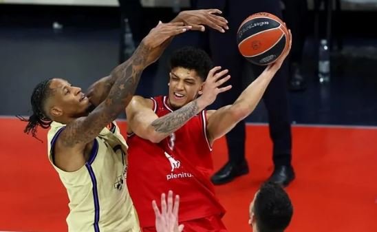 Fenerbahce komandon në Euroleague