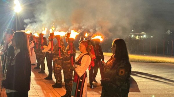 ​Nderime të mëdha familjes Jashari dhe flijimit për liri