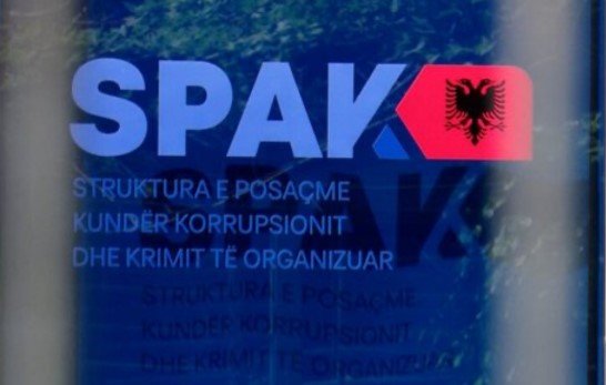 SPAK zbardh një vrasje, lëshon 7 urdhër-arreste për krime të rënda, mes tyre edhe Flodian Plaku dhe Ervis Matodoshaj