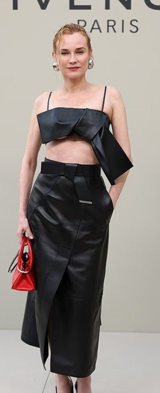 Diane Kruger shkëlqen me kostum lëkure në sfilatën e Givenchy