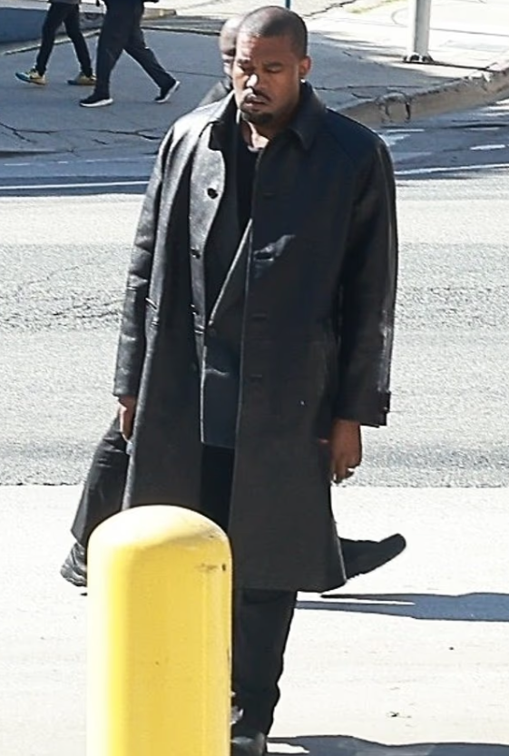 Kanye West paraqitet në gjykatë mes padisë nga ish-punonjësi i tij