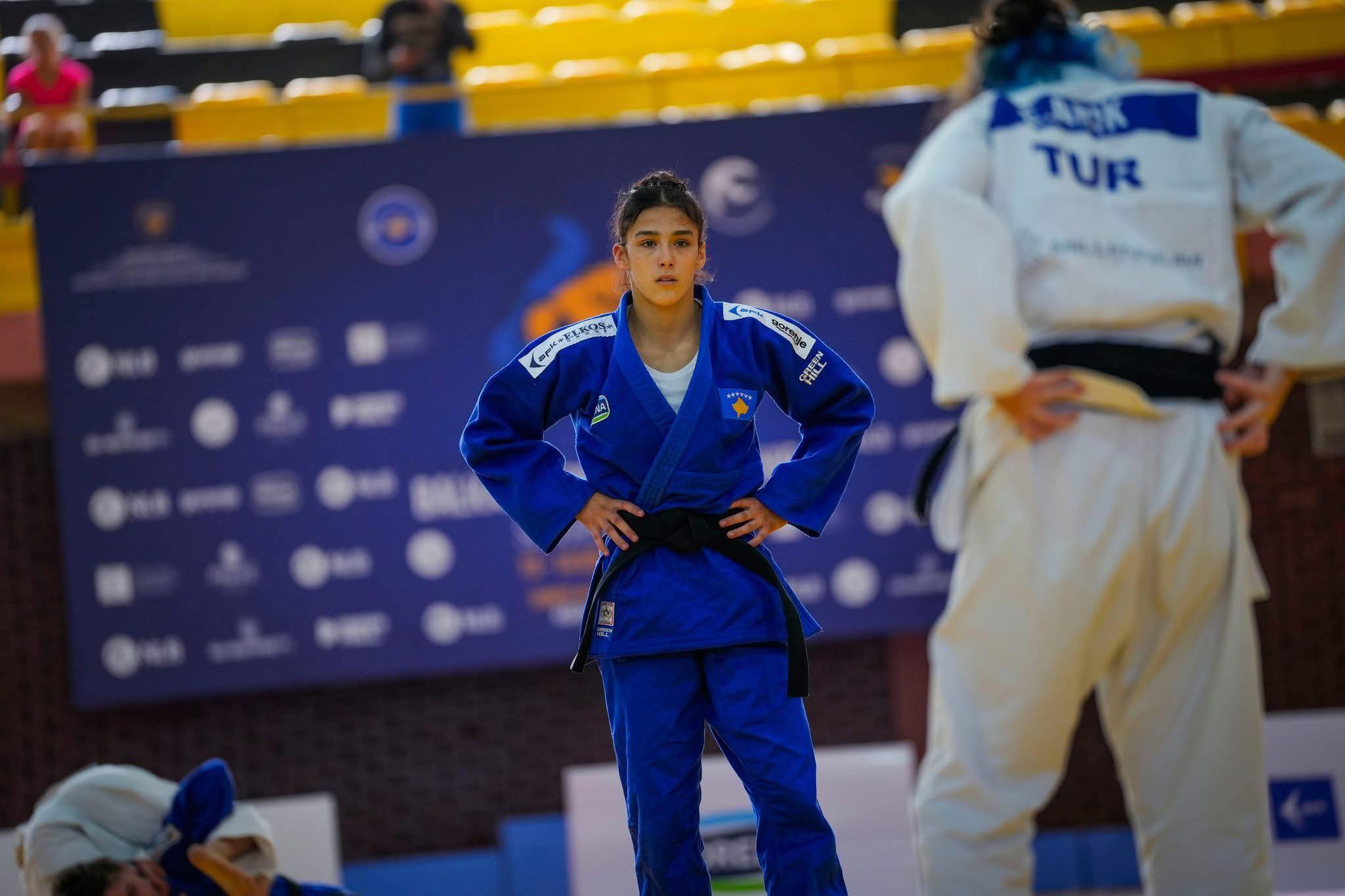 Laurinë Gashi kualifikohet në gjysmëfinale të Kupës Evropiane 