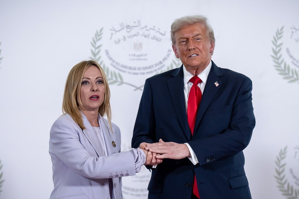 Trump e vlerëson Melonin si ‘udhëheqëse të shkëlqyer’ pas talljes me Starmer