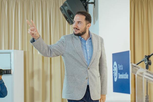 Salianji ndan fotot pas takimit me demokratët ne Vlorë: Na takon neve të bëjmë çdo gjë për të larguar Ramën