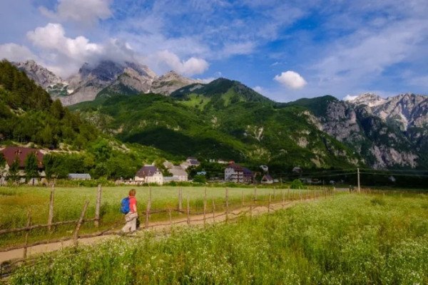​“Travel+Leisure”: Shqipëria – vendi evropian me plazhe mahnitëse si Greqia dhe qytete alpine si Zvicra