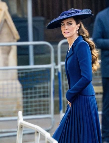 Kate Middleton mahnit me elegancën e viteve ’80 dhe me diamantet historike të Mbretëreshës Elizabeth