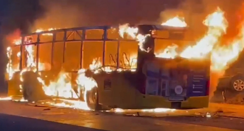 Tragjedi në Zvicër, autobusi shpërthen në flakë në mes të rrugës, 6 viktima dhe 5 të plagosur