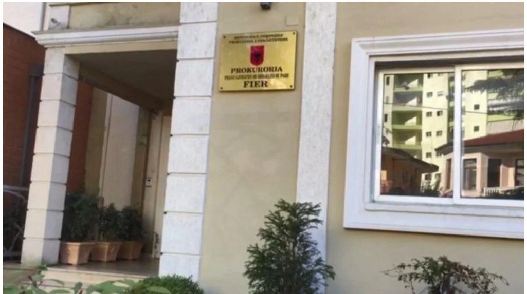 Tentuan të vrisnin një person për hakmarrje, dënohen me 20 vite burgim autorët në Fier