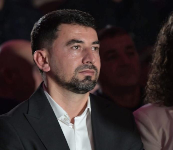 Haziri: Dikur jepeshin terminale për presidentin, por jo më me Kurtin